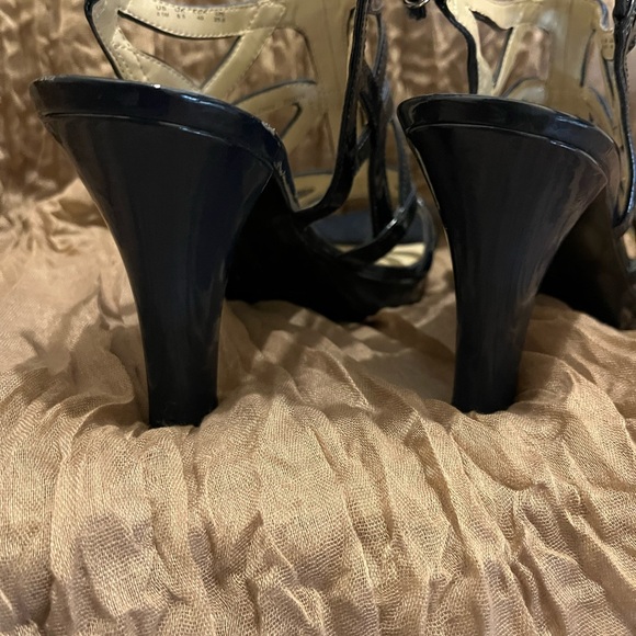 8.5 Navy blue patent leather - 3” heels. Never worn- next to new - Picture 4 of 8